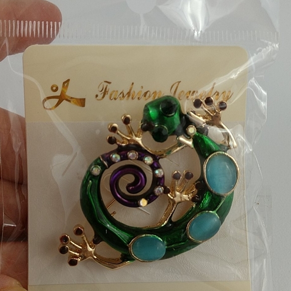 Gecko Lizard Brooch Pin Bow Tie Enamel Whimsical Fun Collectible - Picture 2 of 9